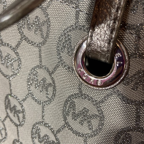 Michael Kors Silver Gray Jet Set Travel Tote Metallic Leather Strap MK Jacquard - Picture 5 of 6
